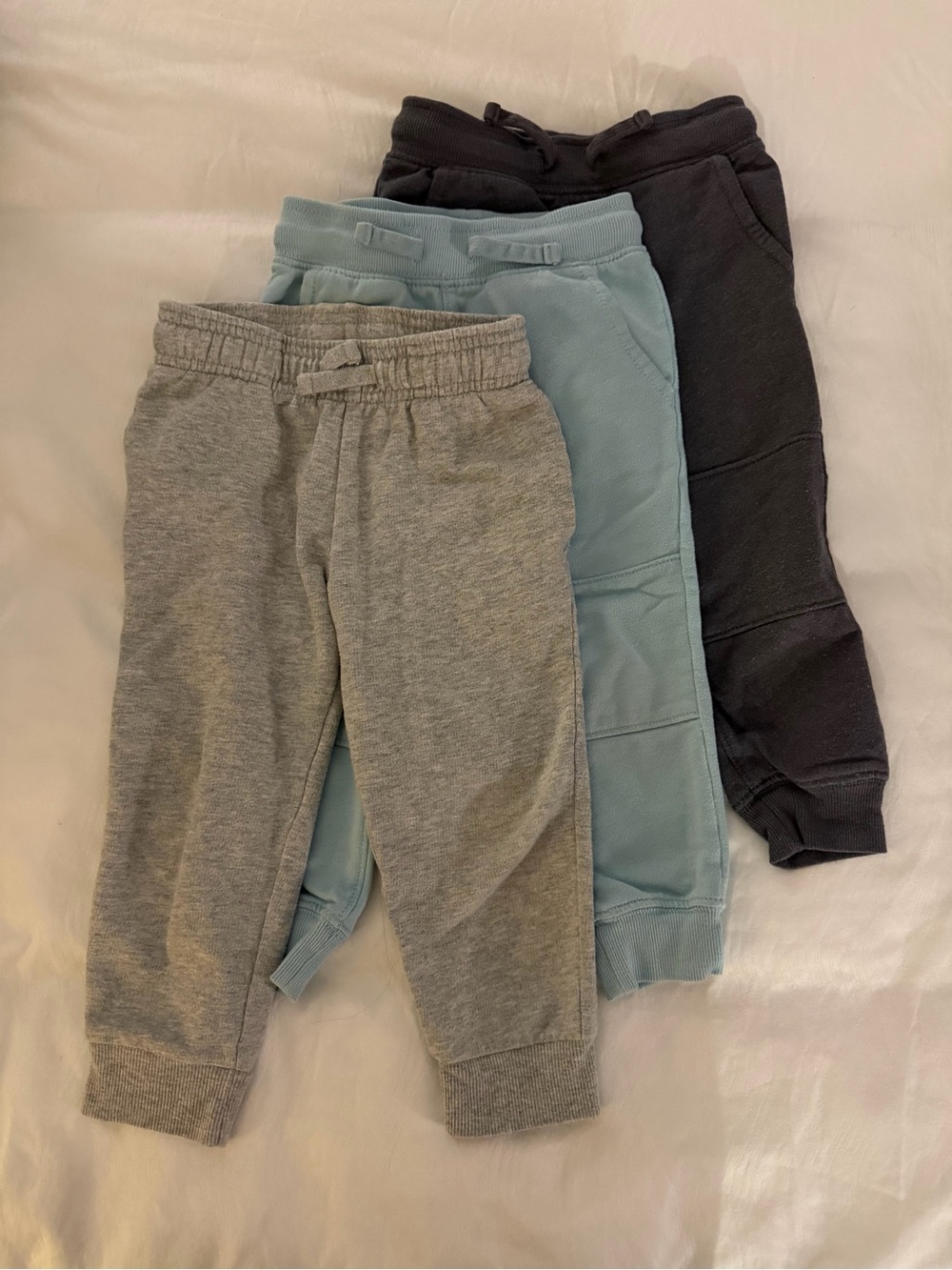 Carter's 3-Pack Jogger Pants in Gray, Light Blue & Dark Blue (size 3T)